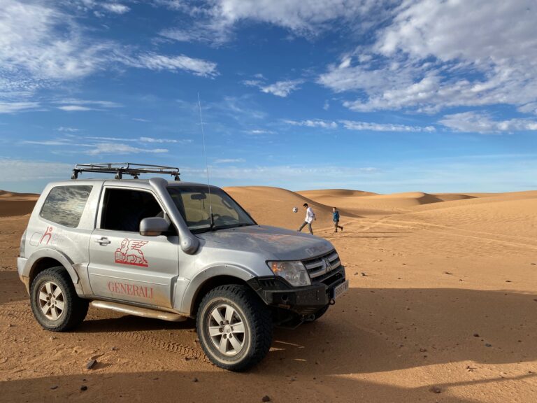 CAVAR ASESORES participa en la Aventura Solidaria por el Atlas y el desierto marroquí